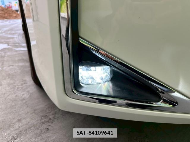 Toyota VOXY 2019-12 7813775-12