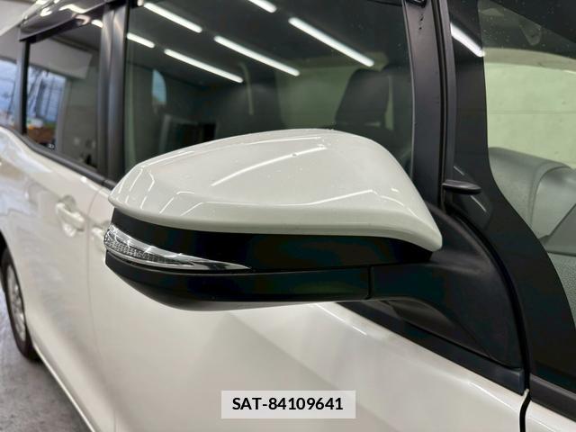 Toyota VOXY 2019-12 7813775-16