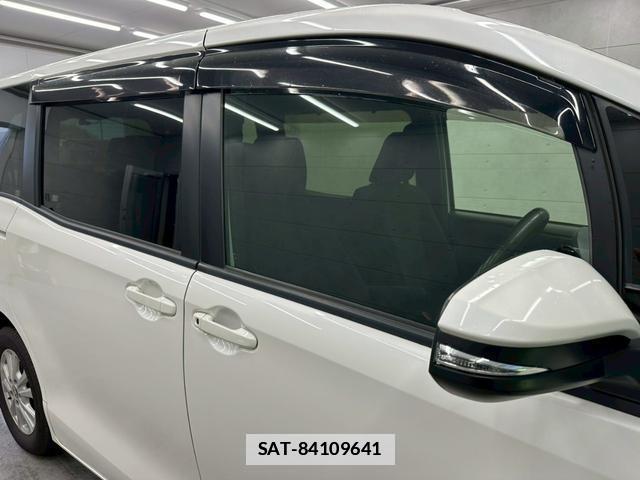 Toyota VOXY 2019-12 7813775-17