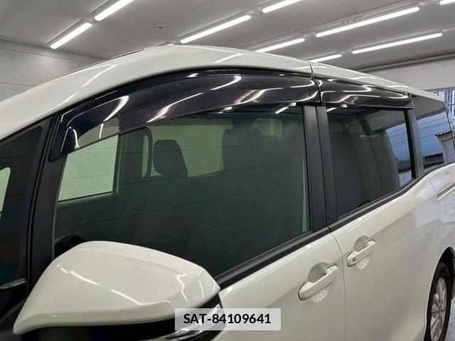 Toyota VOXY 2019-12 7813775-4