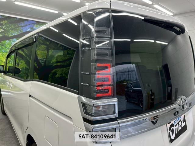 Toyota VOXY 2019-12 7813775-5