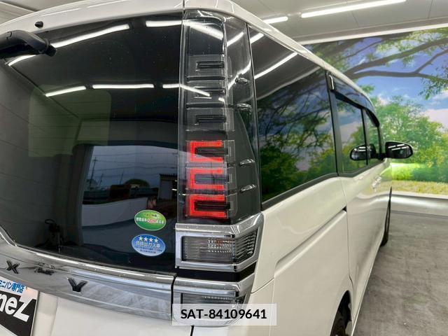 Toyota VOXY 2019-12 7813775-6