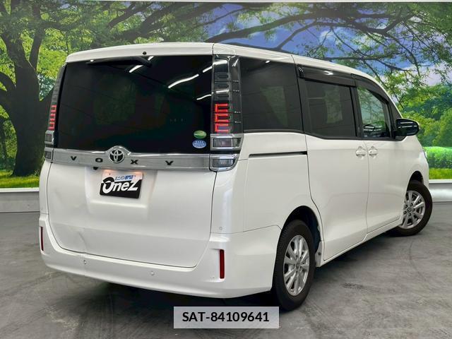 Toyota VOXY 2019-12 7813775-7