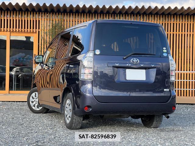 Toyota VOXY 2011-02 7813796-1
