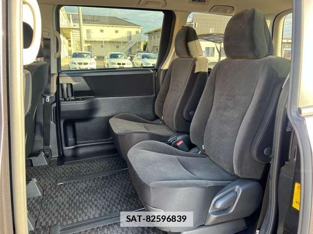 Toyota VOXY 2011-02 7813796-15