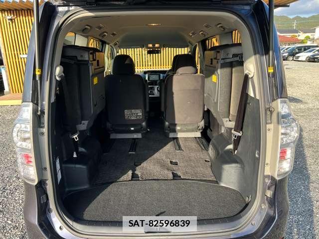 Toyota VOXY 2011-02 7813796-18