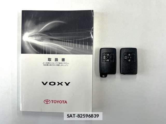Toyota VOXY 2011-02 7813796-19