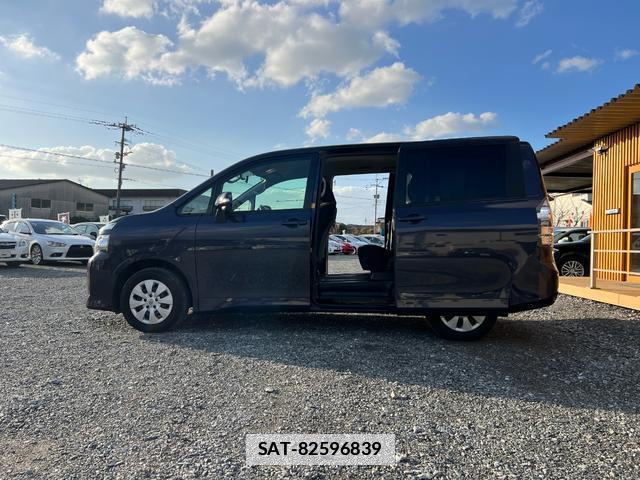 Toyota VOXY 2011-02 7813796-3