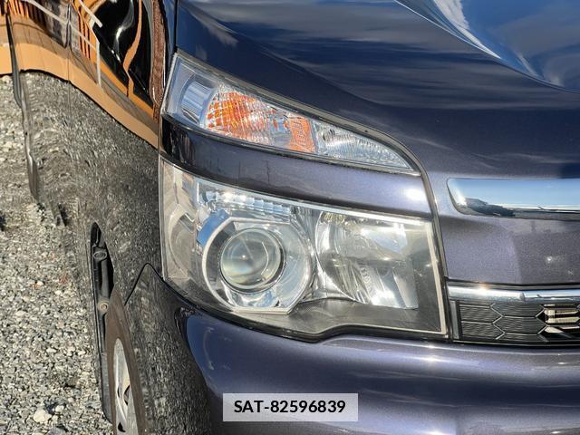 Toyota VOXY 2011-02 7813796-4