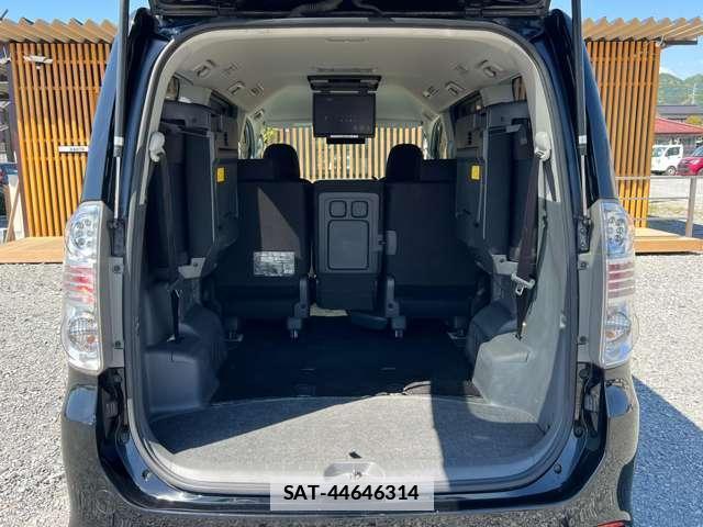 Toyota VOXY 2010-01 7813828-19