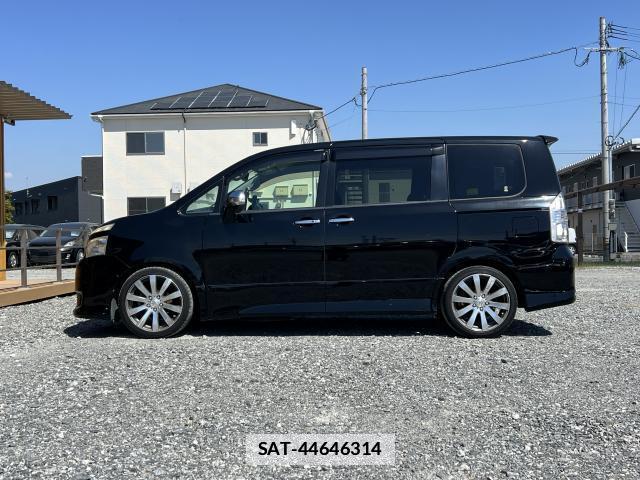 Toyota VOXY 2010-01 7813828-3