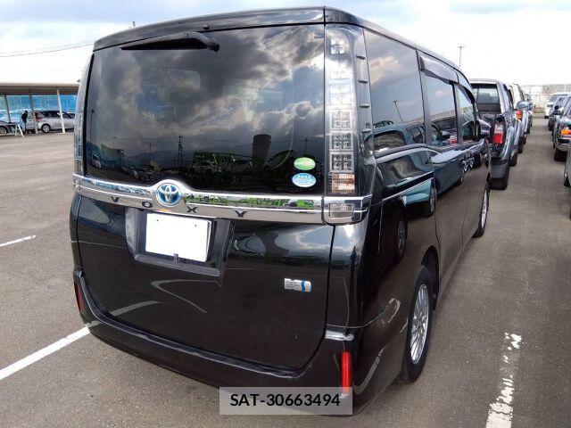 Toyota VOXY 2014-08 7813990-4