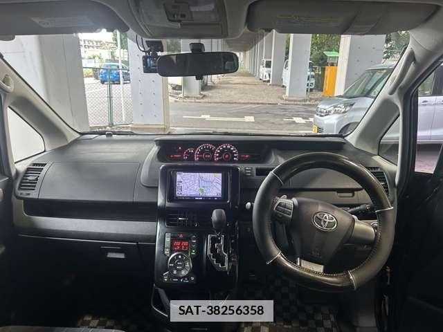 Toyota VOXY 2012-03 7814325-1