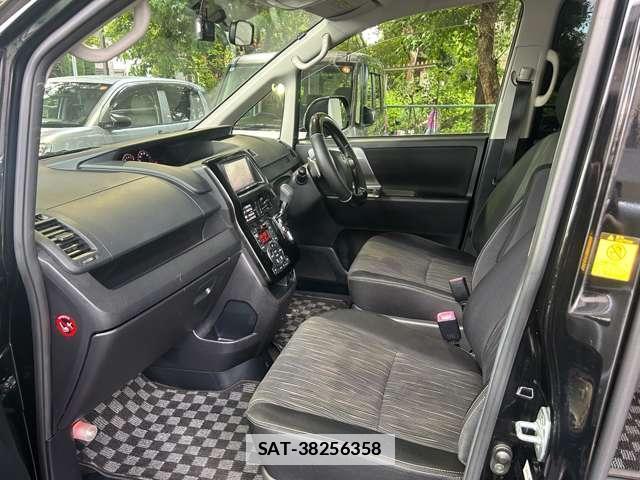 Toyota VOXY 2012-03 7814325-14