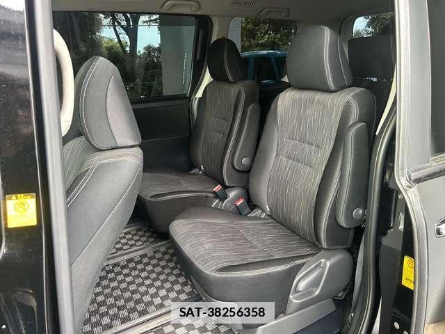 Toyota VOXY 2012-03 7814325-15