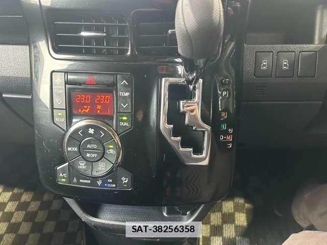 Toyota VOXY 2012-03 7814325-17