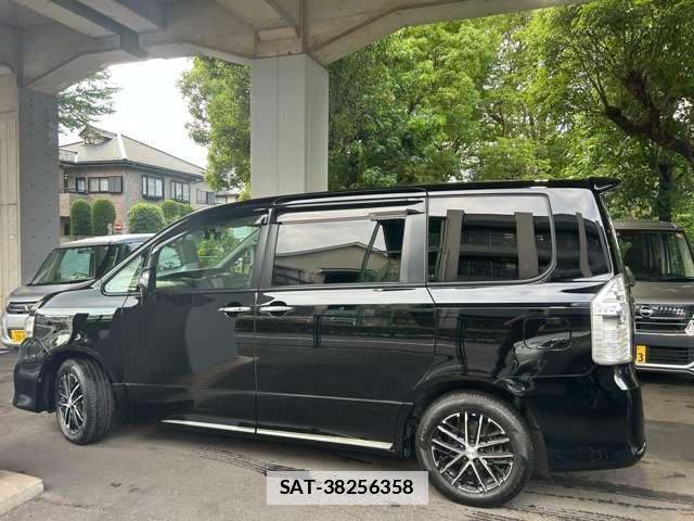 Toyota VOXY 2012-03 7814325-6