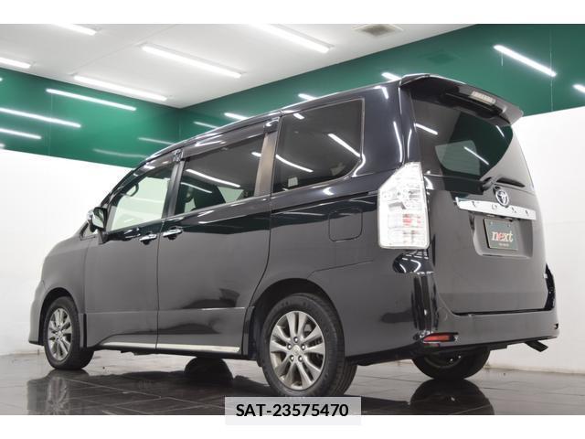 Toyota VOXY 2013-11 7814561-1