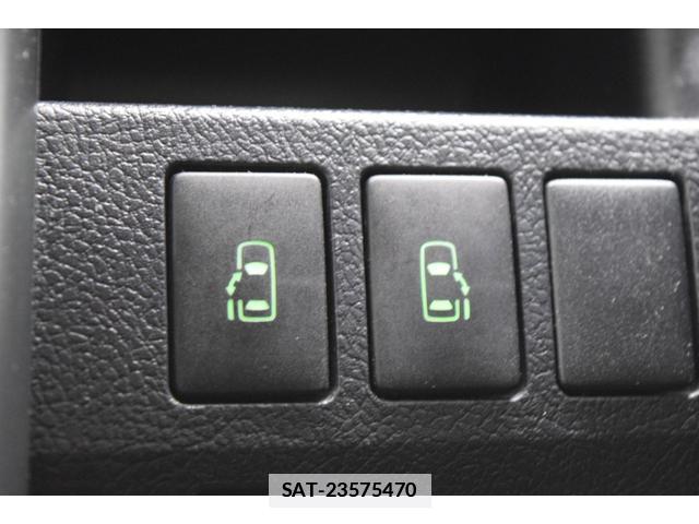 Toyota VOXY 2013-11 7814561-13