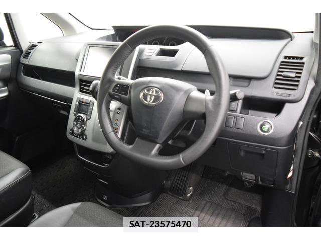 Toyota VOXY 2013-11 7814561-5