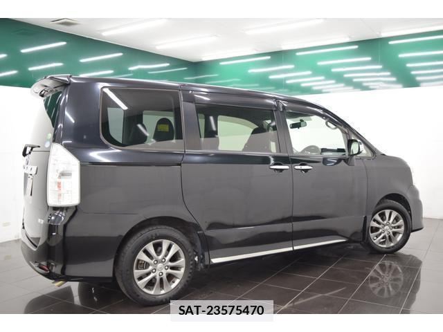 Toyota VOXY 2013-11 7814561-8