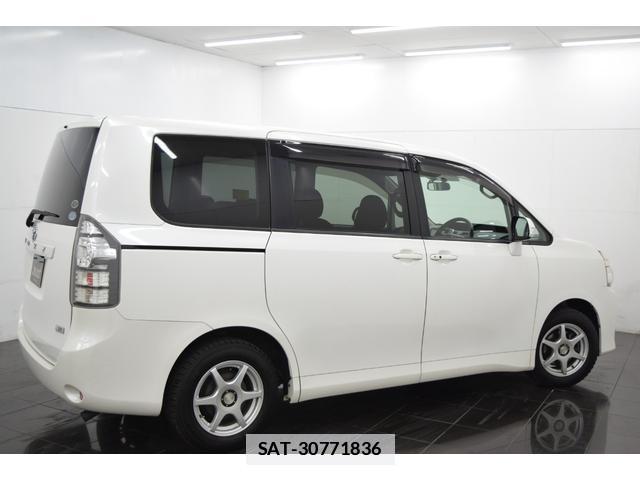 Toyota VOXY 2010-09 7814567-8
