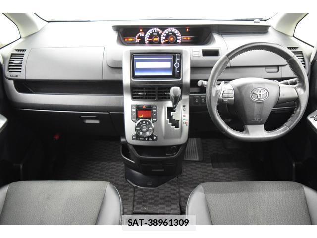 Toyota VOXY 2013-12 7814570-10