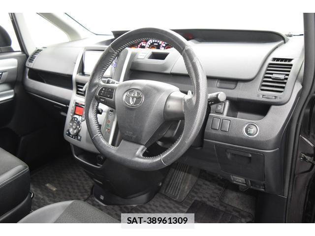 Toyota VOXY 2013-12 7814570-15