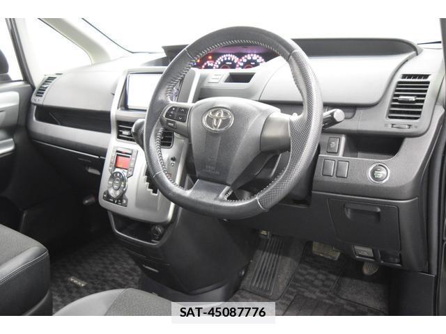 Toyota VOXY 2013-01 7814571-16