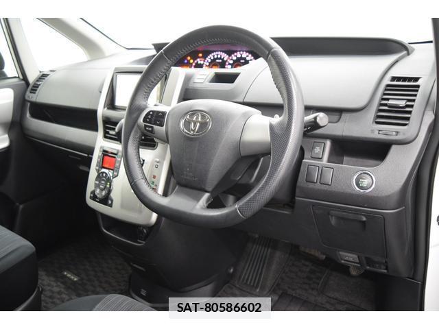 Toyota VOXY 2011-11 7814572-15