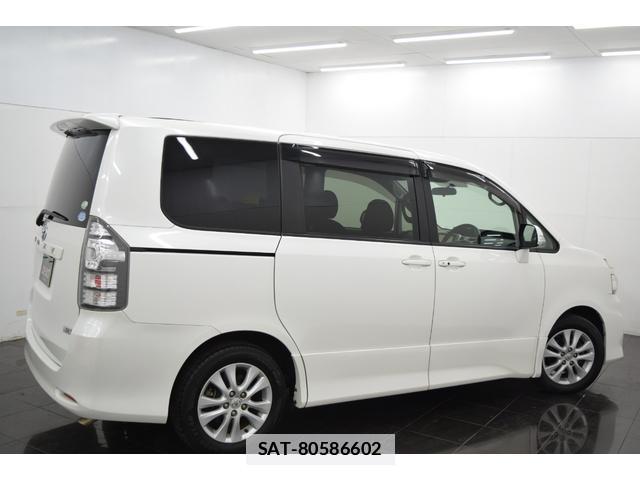 Toyota VOXY 2011-11 7814572-8