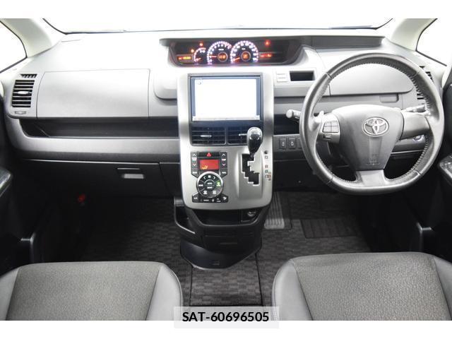 Toyota VOXY 2013-03 7814574-10
