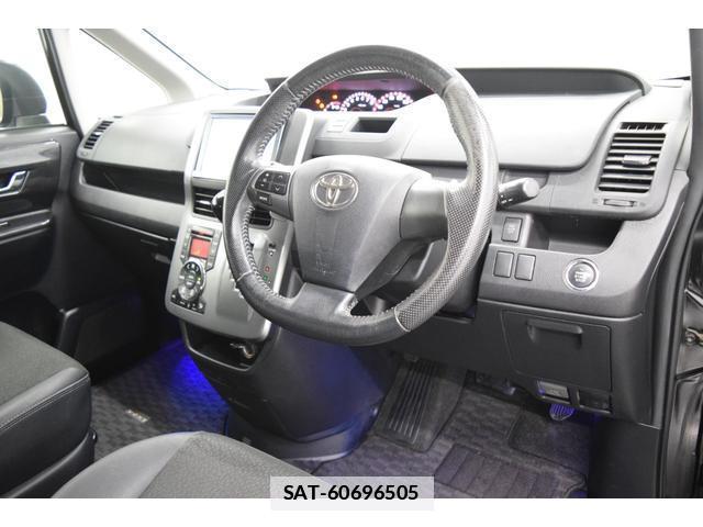 Toyota VOXY 2013-03 7814574-15