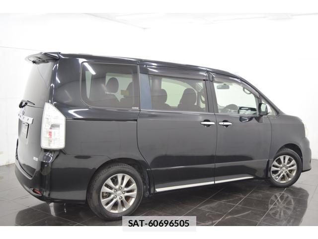 Toyota VOXY 2013-03 7814574-8