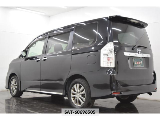 Toyota VOXY 2013-03 7814574-9