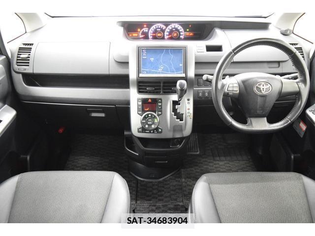 Toyota VOXY 2013-08 7814578-10