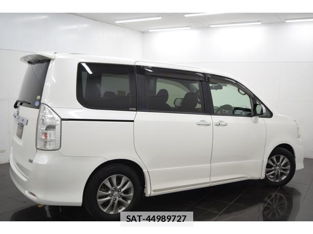 Toyota VOXY 2011-10 7814580-8