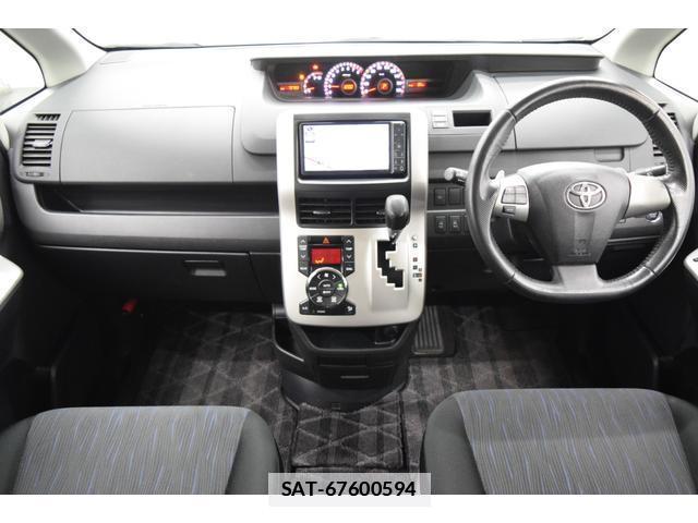 Toyota VOXY 2010-11 7814581-10