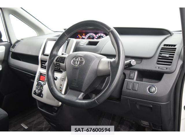 Toyota VOXY 2010-11 7814581-17