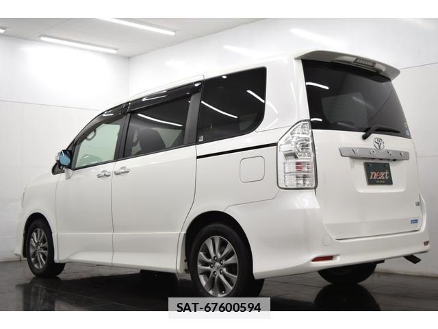 Toyota VOXY 2010-11 7814581-9