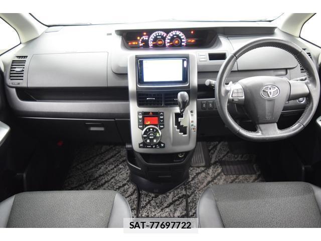 Toyota VOXY 2013-06 7814587-10