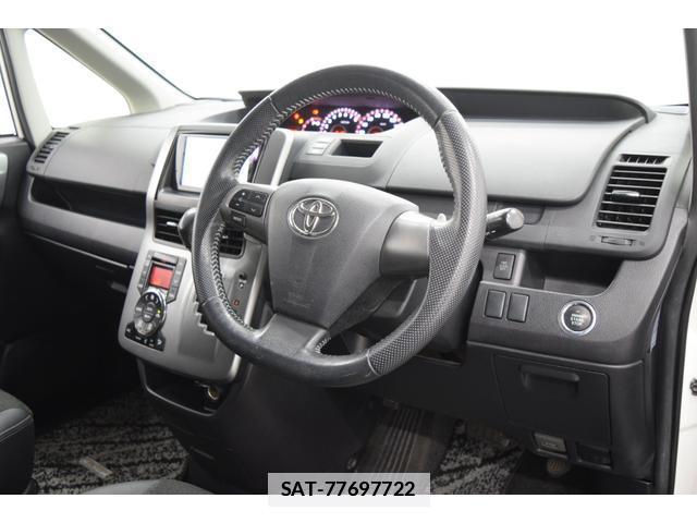Toyota VOXY 2013-06 7814587-16