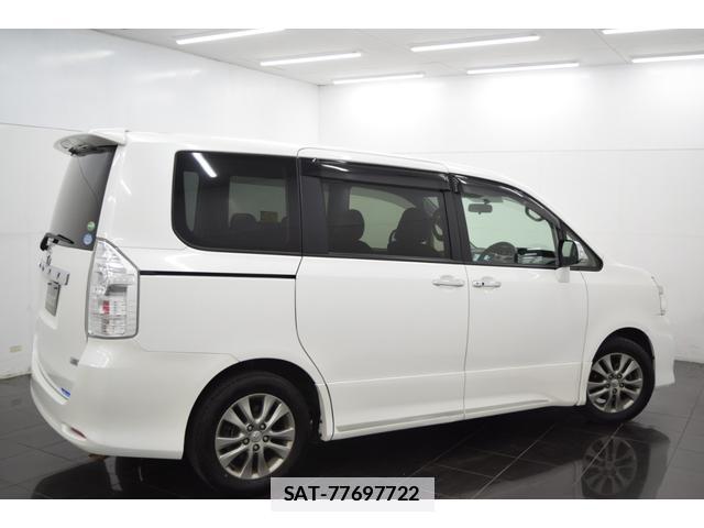 Toyota VOXY 2013-06 7814587-8
