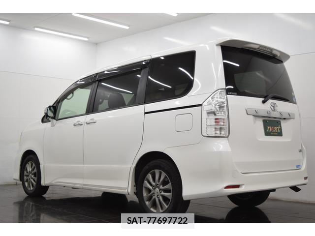 Toyota VOXY 2013-06 7814587-9