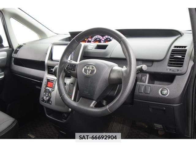 Toyota VOXY 2013-03 7814592-16