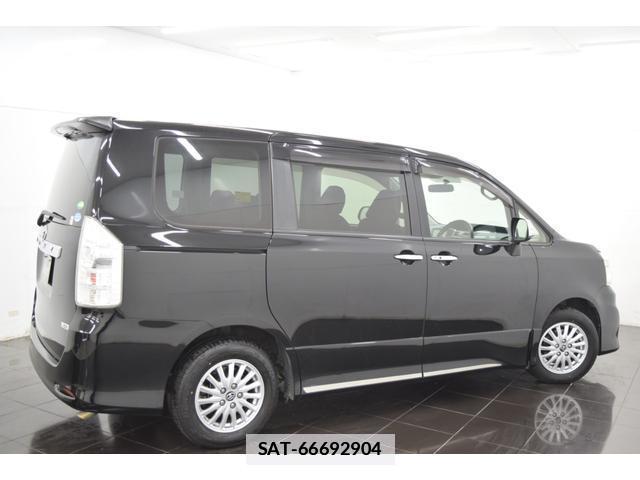 Toyota VOXY 2013-03 7814592-8
