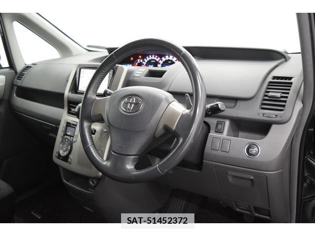 Toyota VOXY 2008-09 7814593-16