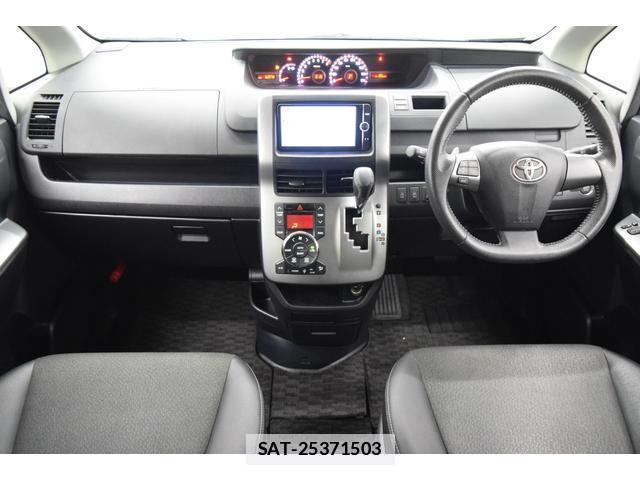 Toyota VOXY 2013-03 7814595-10
