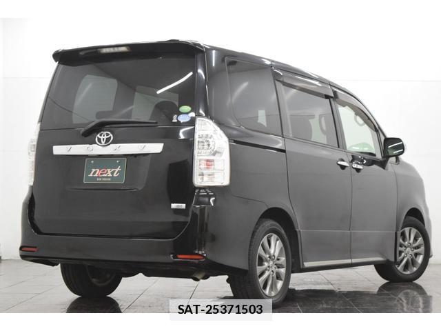 Toyota VOXY 2013-03 7814595-8