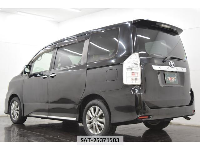 Toyota VOXY 2013-03 7814595-9
